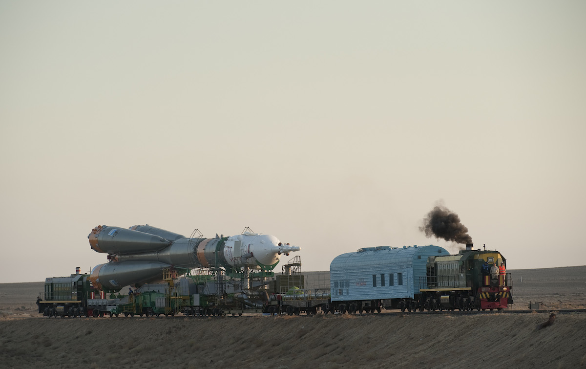 Expedition 21 Soyuz Rollout