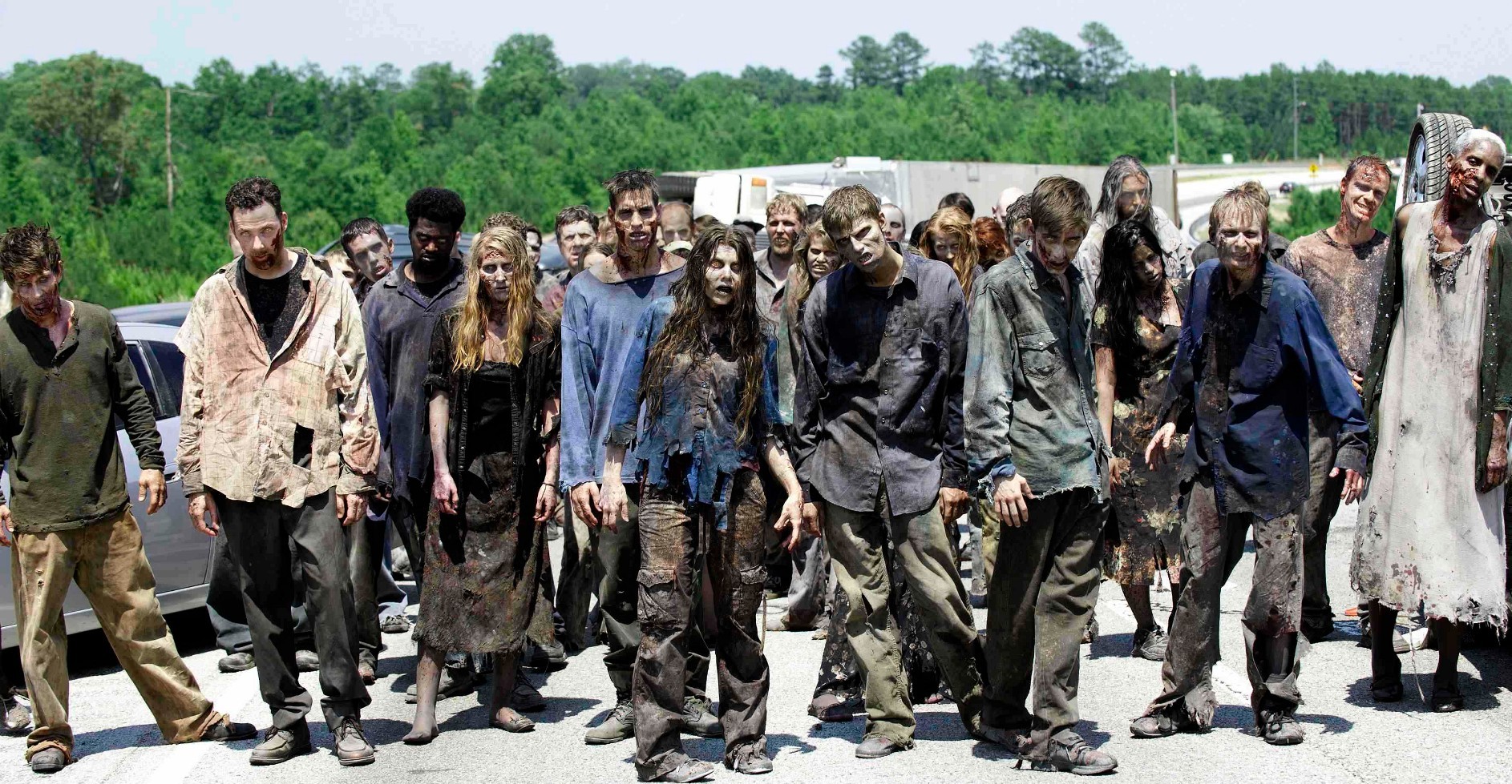 Snájdig zombicsapat a The Walking Dead egyik epizódjából. Fotó: AMC Studios