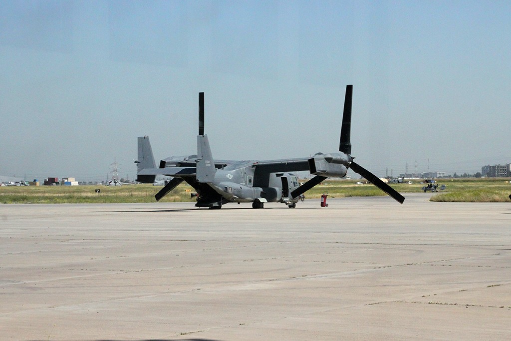 Az amerikai különleges erők V-22 billenőrotoros gépei az erbili reptéren. Fotó: Wagner Péter
