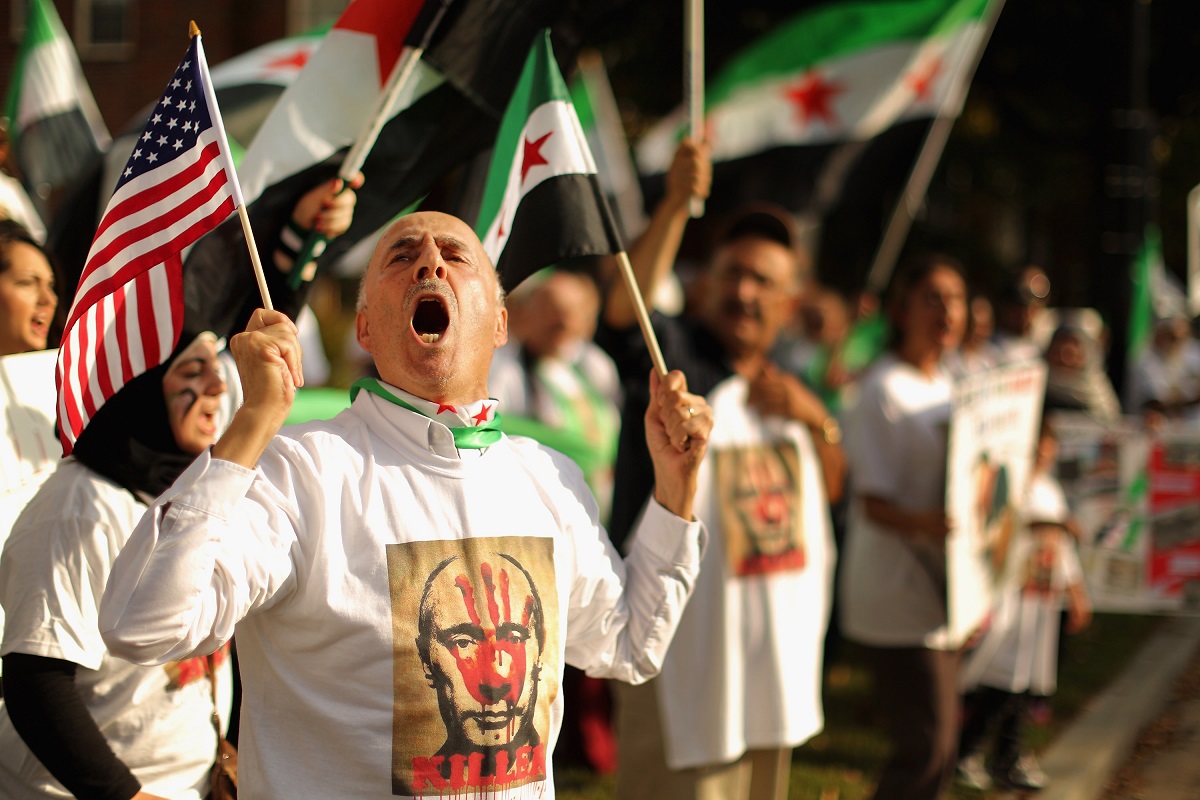 Szíria támogatói demonstrálnak az orosz beavatkozás ellen Washingtonban (Fotó: Europress)