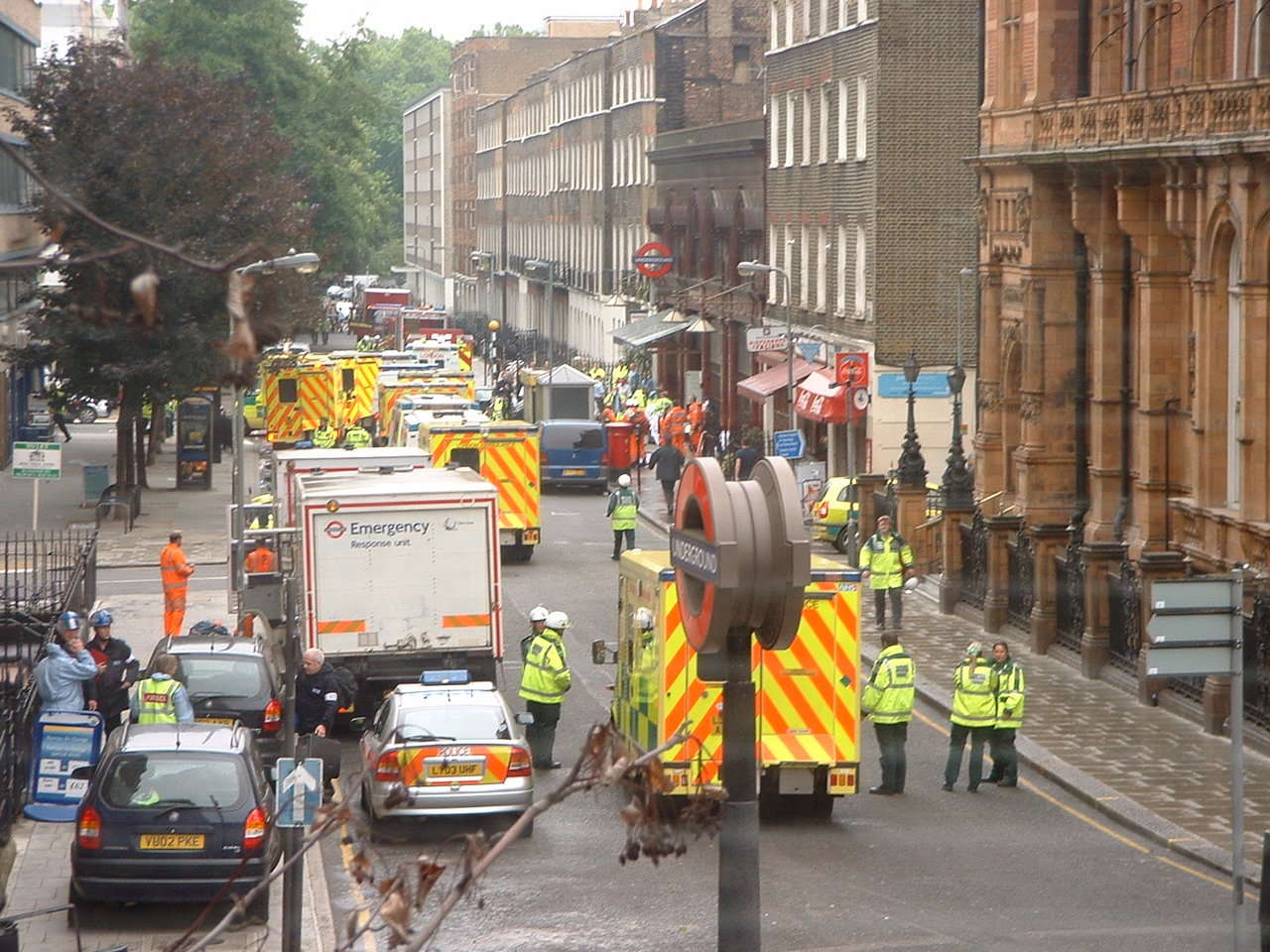 1280px-Russell_square_ambulances