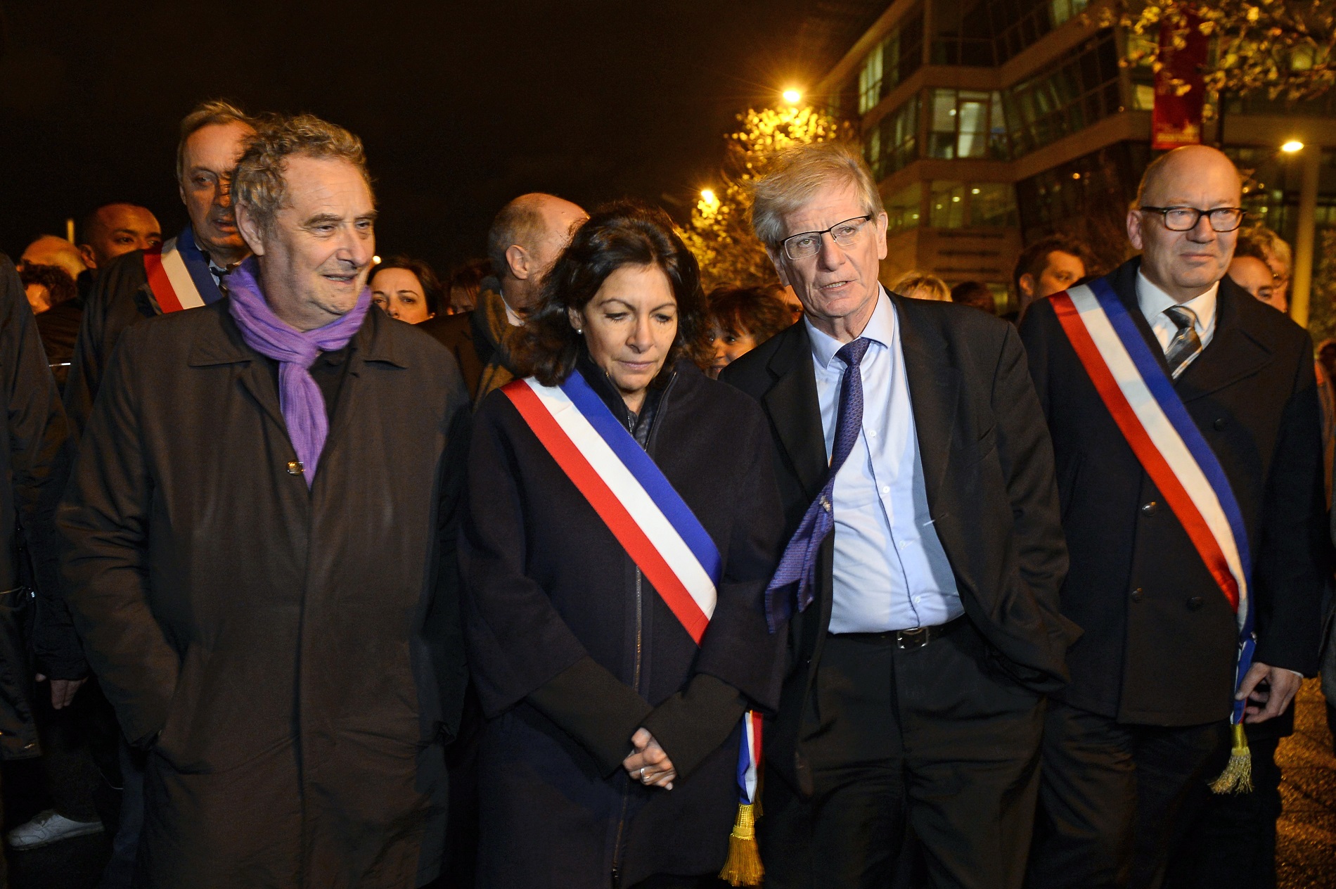 Párizs környéki polgármesterek megemlékezése. Középen Anne Hidalgo párizsi városvezető. AFP PHOTO / ALAIN JOCARD / AFP / ALAIN JOCARD
