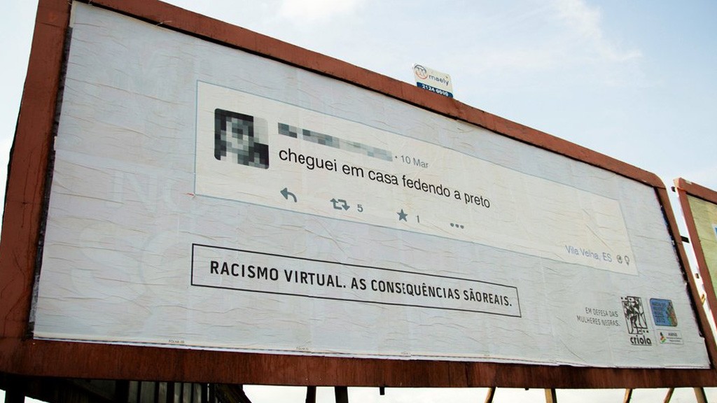 A plakáton szereplő megosztás szövege: "Hazaértem, de bűzlök a niggerektől" (forrás: TechInsider.io)