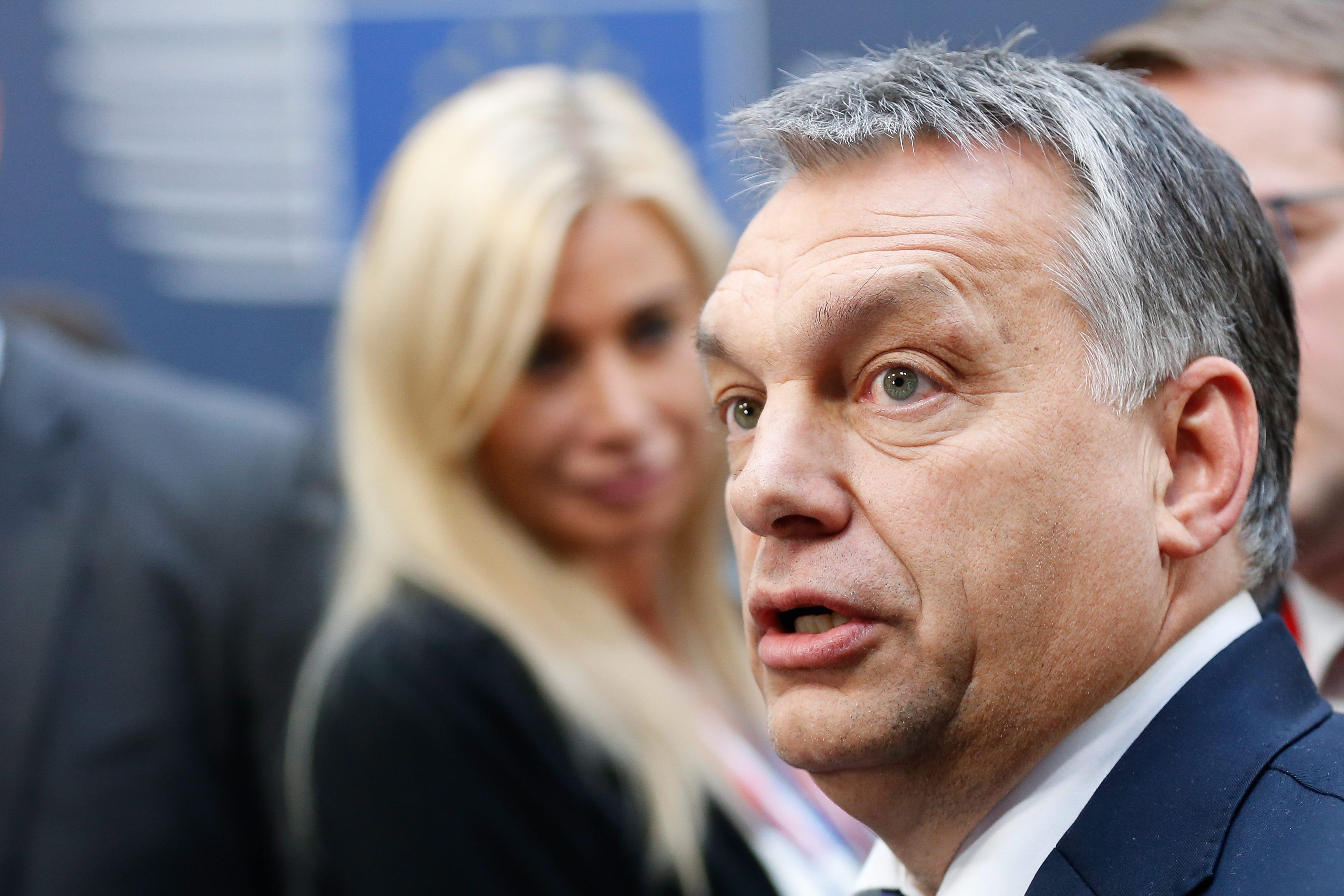 Brüsszel, 2015. december 18. Orbán Viktor miniszterelnök az Európai Unió brüsszeli csúcstalálkozójának elsõ napi ülésére érkezik 2015. december 17-én. (MTI/EPA/Laurent Dubrule)