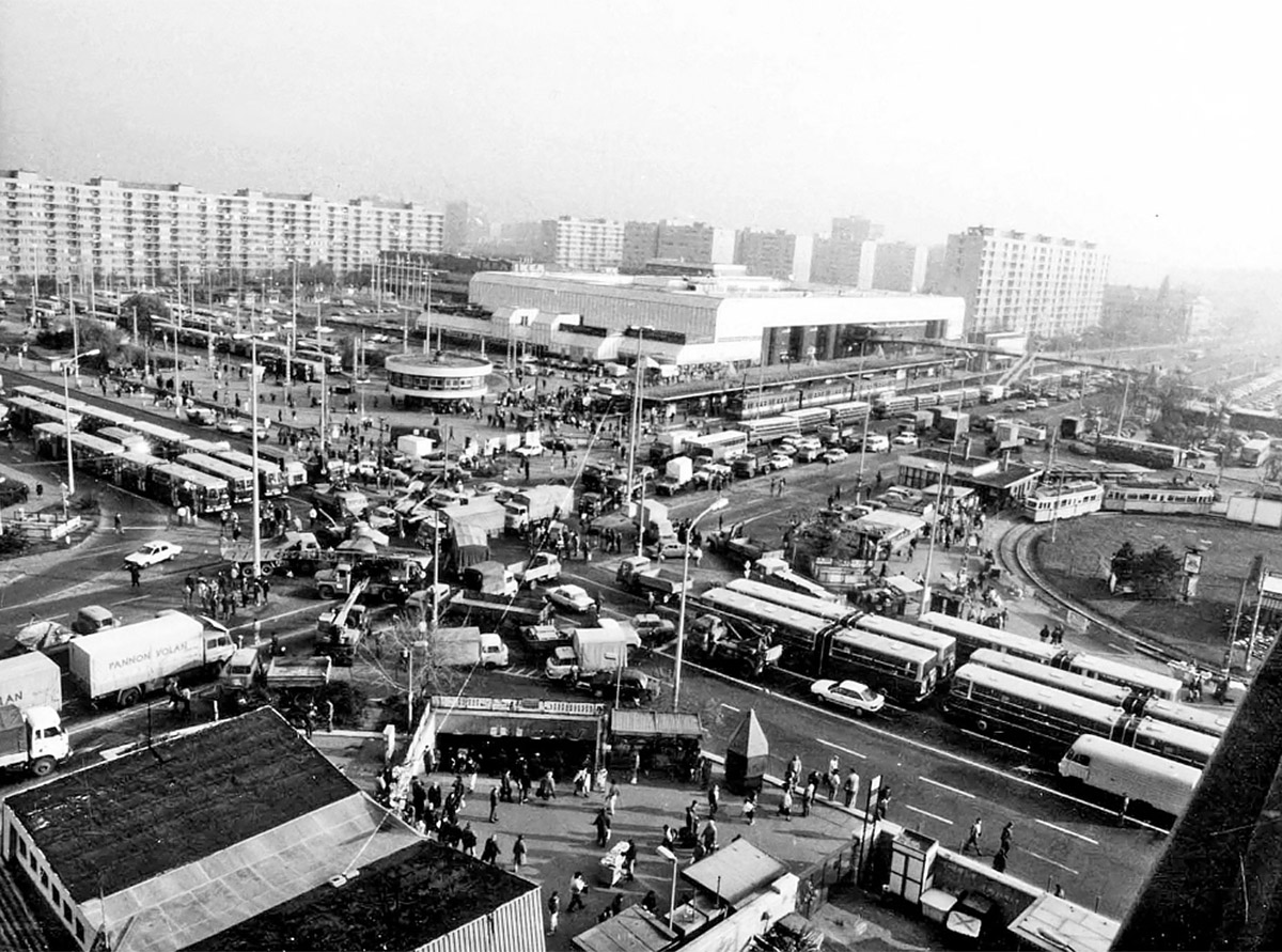 Örs vezér tér 1990. Fotó: MTI/Demes Zsolt