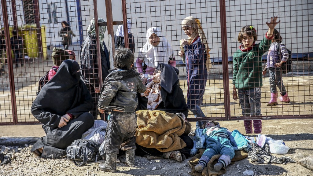 Menekültek a szír - török határnál (Fotó: Europress)