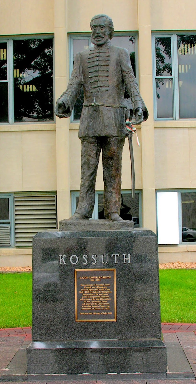 Kossuth Stature 1