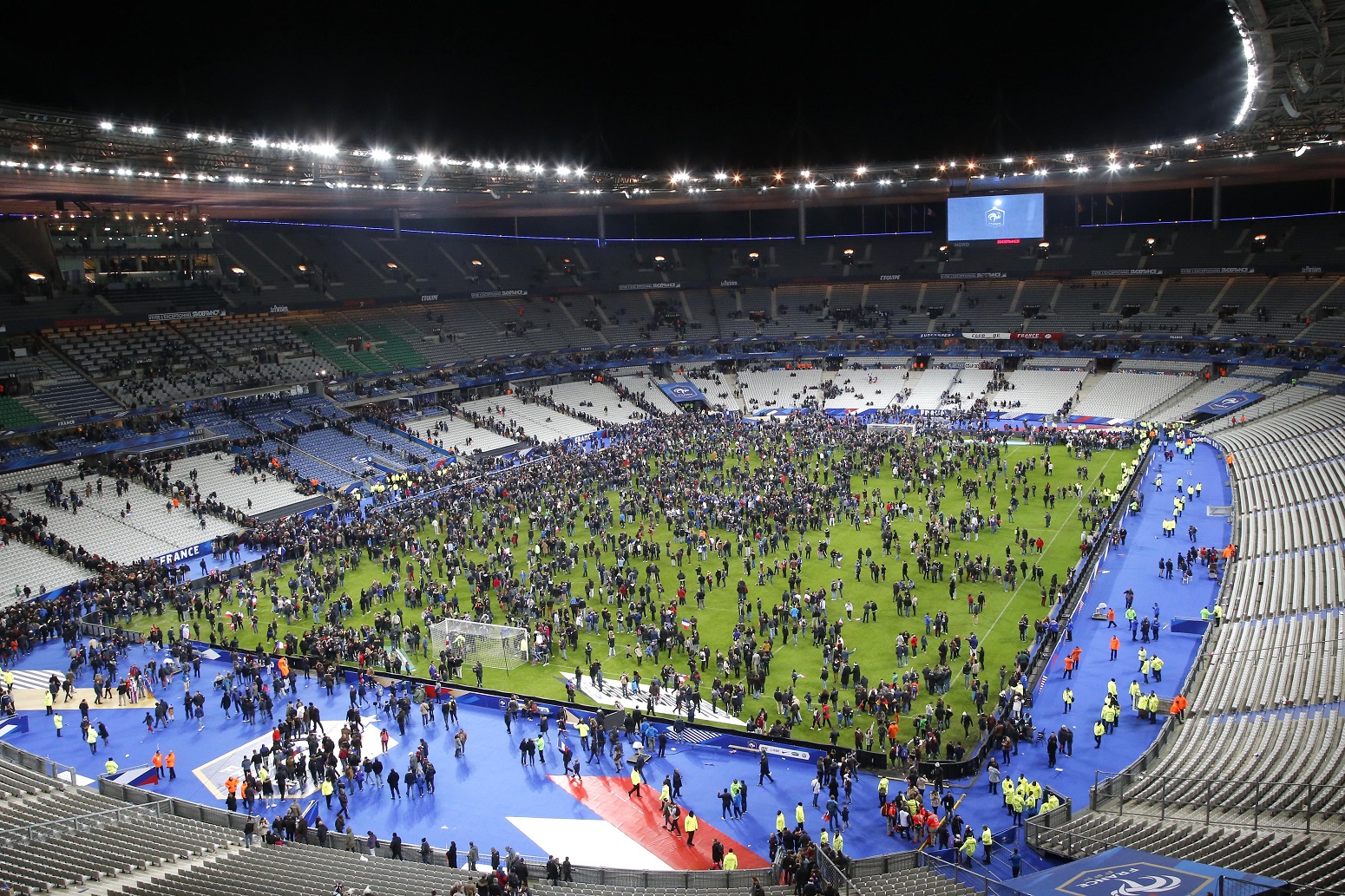 Kép a párizsi stadionból a novemberi terrortámadás után / Europress Fotóügynökség