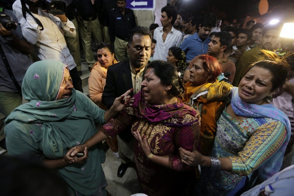 Pokolgépes merénylet Pakisztánban (Fotó: MTI/EPA/Rahat Dar)