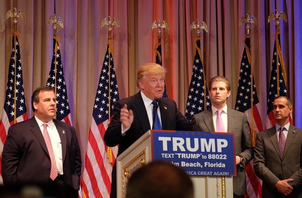 Republican presidential candidate Donald Trump speaks to the media during a campaign event on March 1, 2016 in Palm Beach, Florida, following "Super Tuesday" poll results. At left is New Jersey Governor and former White House hopeful Chris Christie.    White House hopeful Donald Trump said after a string of wins in the Super Tuesday primaries that he can bring the Republican party together to win the US presidency in November.  / AFP / Gaston De Cardenas