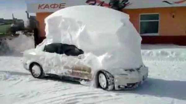 cars-covered-with-snow-4
