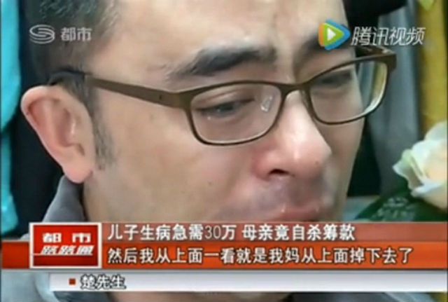 A fiú zokogva számolt be a kínai sajtónak anyja haláláról