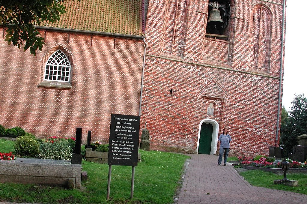 1024px-Suurhusen_Church,_East_Frisia,_Germany._Pic_03