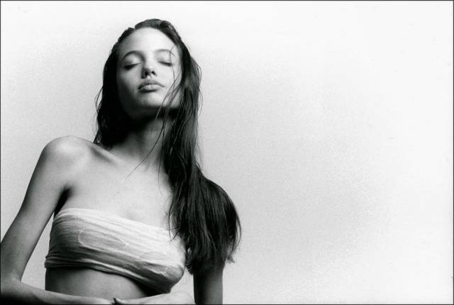 first_photo_shoots_of_hot_angelina_jolie_when_she_was_15_years_old_640_03