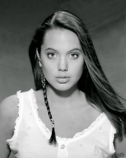 first_photo_shoots_of_hot_angelina_jolie_when_she_was_15_years_old_640_07