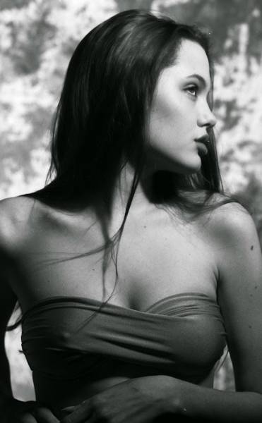first_photo_shoots_of_hot_angelina_jolie_when_she_was_15_years_old_640_08