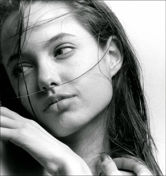 first_photo_shoots_of_hot_angelina_jolie_when_she_was_15_years_old_640_10