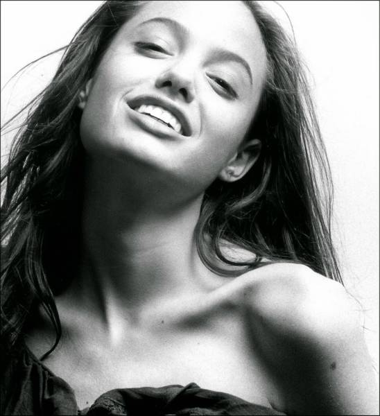 first_photo_shoots_of_hot_angelina_jolie_when_she_was_15_years_old_640_17