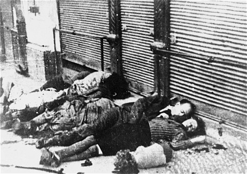 Meggyilkolt zsidók a jászvárosi utcán (Wikipedia)
