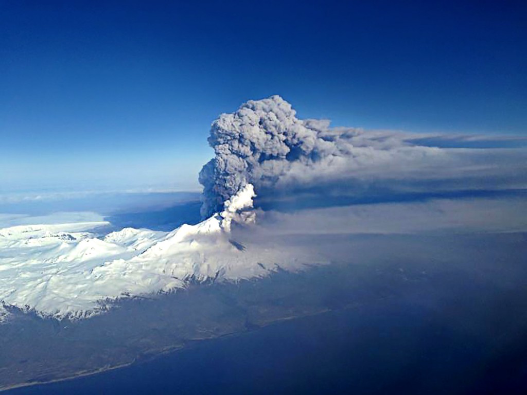 The Pavlof Volcano spews ash in the Aleutian Islands of Alaska in this U.S. Coast Guard photo taken March 28, 2016. Picture taken March 28, 2016. REUTERS/US Coast Guard/Lieutenant Commander Nahshon Almandmoss/Handout via Reuters THIS IMAGE HAS BEEN SUPPLIED BY A THIRD PARTY. IT IS DISTRIBUTED, EXACTLY AS RECEIVED BY REUTERS, AS A SERVICE TO CLIENTS. FOR EDITORIAL USE ONLY. NOT FOR SALE FOR MARKETING OR ADVERTISING CAMPAIGNS - RTSCOCL