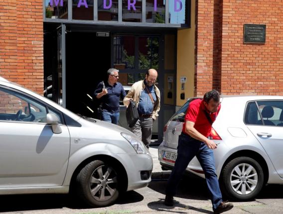 Officials who were conducting a tax probe at one of Google's Madrid offices leave the premises in Madrid, Spain, June 30, 2016. REUTERS/Andrea Comas