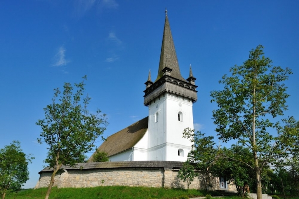A kőrösfői református templom, mely mai formáját 1833-1834-ben nyerte el.