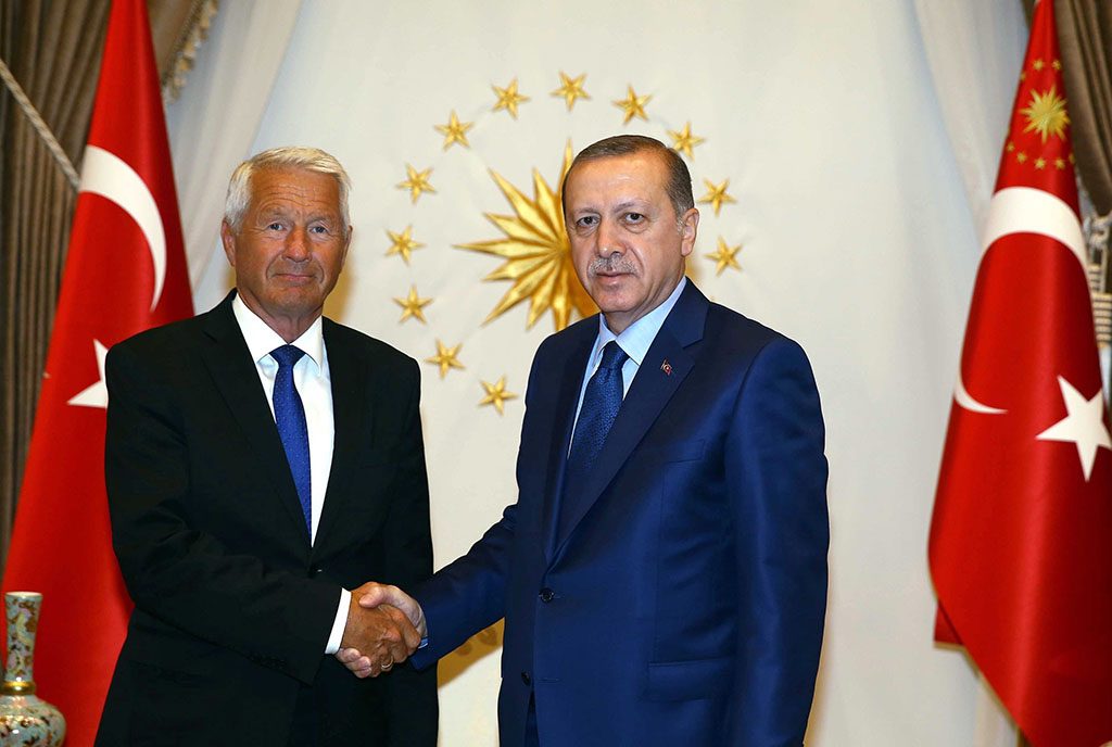 Ankara, 2016. augusztus 3. A török elnöki sajtóhivatal által közreadott képen Recep Tayyip Erdogan török államfő (j) fogadja Thorbjorn Jaglandot, az Európa Tanács főtitkárát Ankarában 2016. augusztus 3-án. MTI / EPA / Török elnöki sajtóhivatal