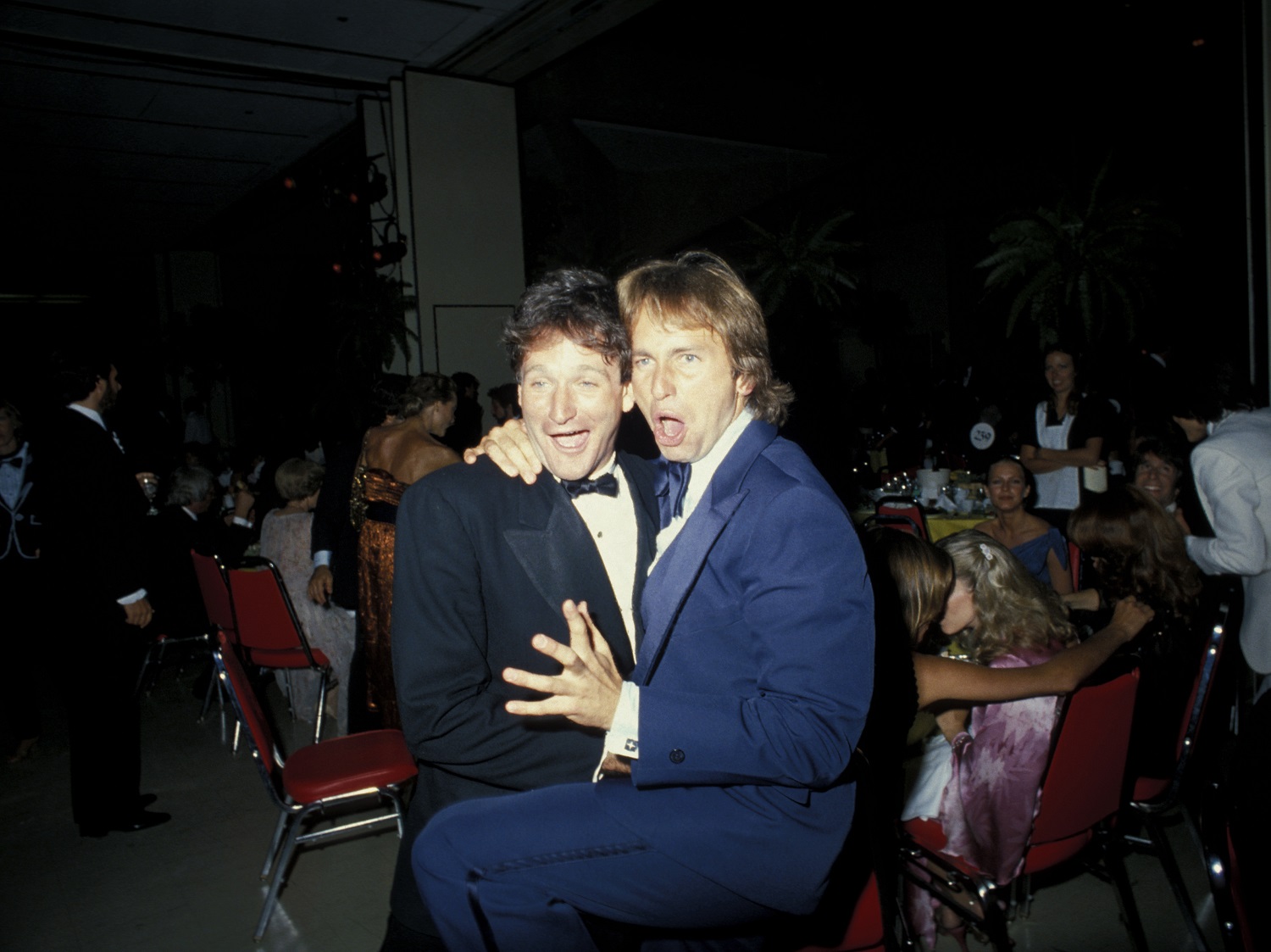 John Ritter and Robin Williams during 31st Annual Primetime Emmy Awards at Pasadena Civic Auditorium in Pasadena, California, United States. (Photo by Ron Galella/WireImage)