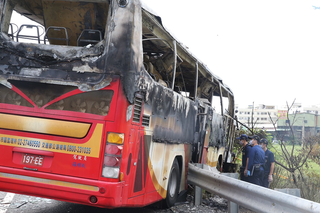 TAOYUAN, TAIWAN - JULY 19: Investigators work around the wreckage of a damaged bus as the bus carrying tourists from mainland China crashed and caught fire along an expressway on its way to the airport on July 19, 2016 in Taoyuan, Taiwan of China. A Taiwan tour bus carrying visitors from mainland China crashed en route to Taoyuan airport, just south of the capital Taipei on Saturday afternoon, killing all 26 on board, including 24 tourists, one driver and one tour guide. (Photo by VCG/VCG via Getty Images)