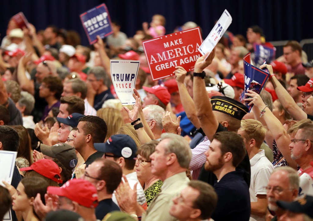 Supporters cheer as Republican presidential nominee Donald Trump unveils his 10-point plan to crack down on illegal immigration during a campaigm event inside the Phoenix Convention Center on August 31, 2016 in Phoenix, Arizona. Trump issued a stern warning to people intent on sneaking into the United States, saying those who enter illegally would never obtain legal status. / AFP PHOTO / Digital / DAVID CRUZ