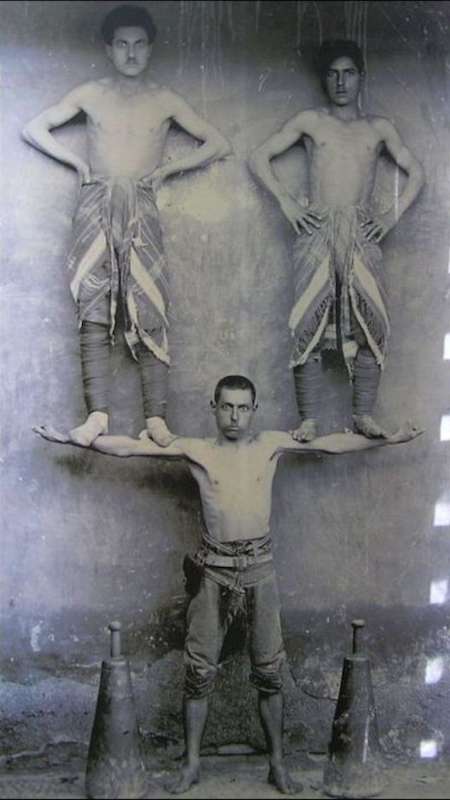 Vintage Photos of Scary Circus Performances (1)