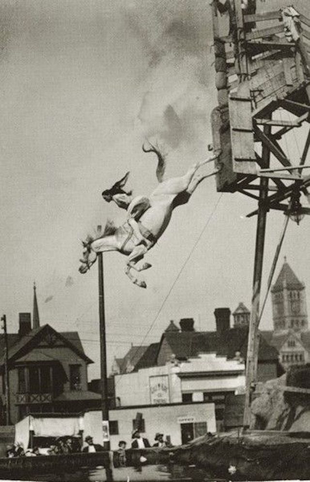 Vintage Photos of Scary Circus Performances (14)