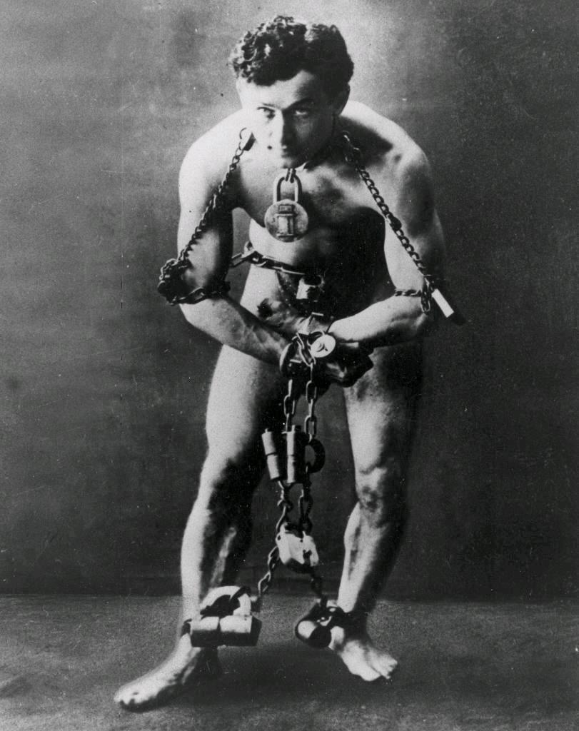 harry-houdini-in-chains