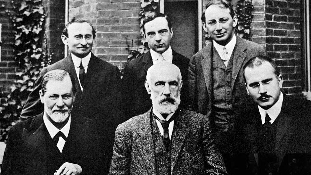 Sigmund Freud (elöl balra), Carl Jung (elöl jobbra) és a pszichiátria más úttörői egy 1909-ben készült fényképen