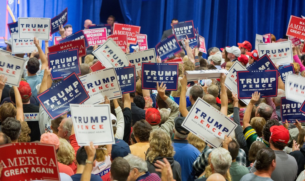 Supporters cheer on Republican presidential nominee Donald Trump during a rally at the KI Convention Center on October 17, 2016 in Green Bay, Wisconsin. / AFP PHOTO / Tasos Katopodis