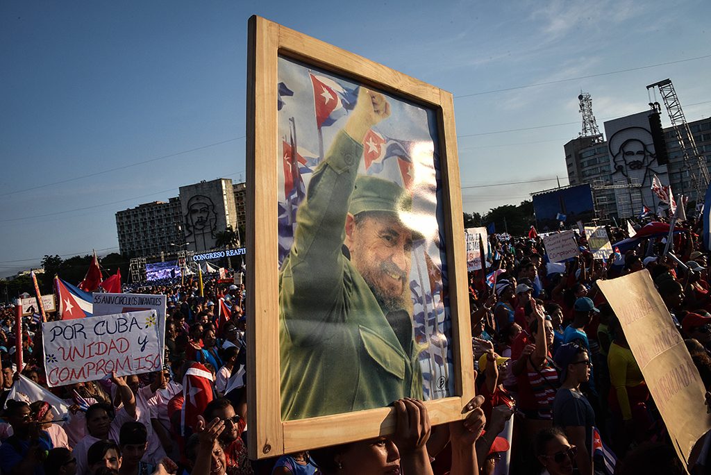 Cubans display a pictures of Cuban former president Fidel Castro during the May Day parade in Havana, on May 1, 2016. / AFP PHOTO / ADALBERTO ROQUE
