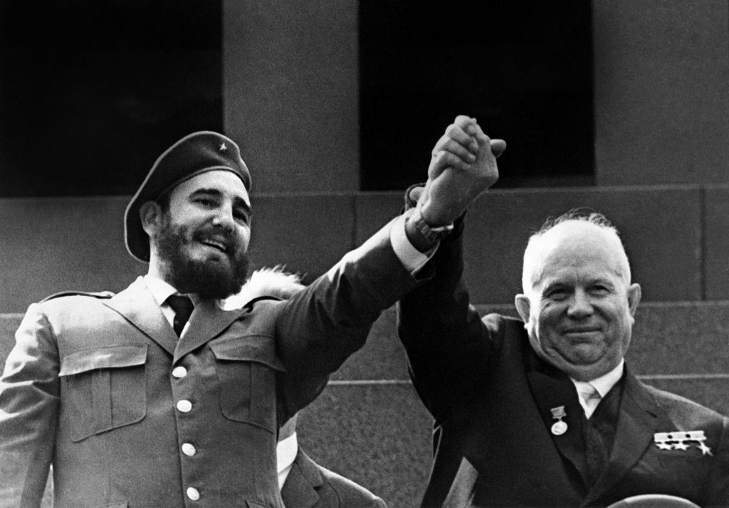 (FILES) This file photo taken on may 1963 shows Cuban First Secretary of the Cuban Communist party and President of the State Council Fidel Castro(L) and Soviet leader Nikita Khrushchev during a four-week official visit to Moscow. Cuban revolutionary icon Fidel Castro died late on November 25, 2016 in Havana, his brother, President Raul Castro, announced on national television. / AFP PHOTO / TASS / -