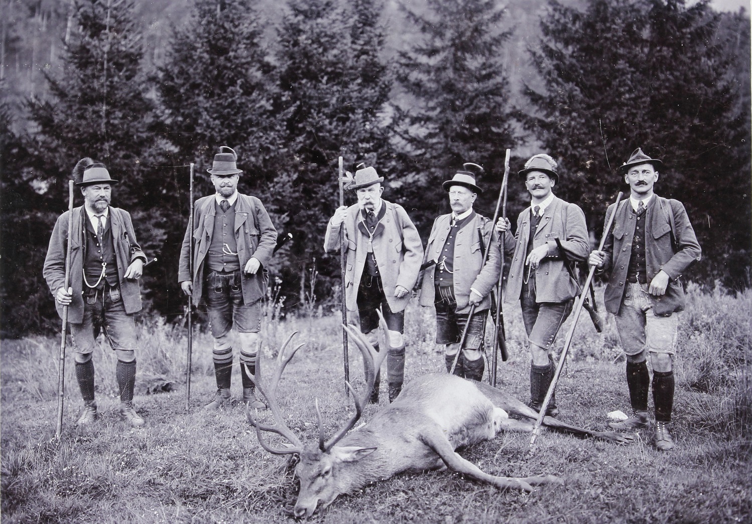 Ferenc József kedvenc hobbija, vadászás közben. Itt épp Mitterweissenbachban (Bad Ischlnél), 1912-ben. Forrás: Josef Pollanschatz / Ebensee. (Fotó: Austrian Archives/Imagno/Getty Images)