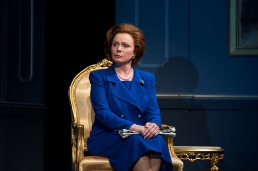 Igó Éva mint Margaret Thatcher. Fotó: Almási J. Csaba