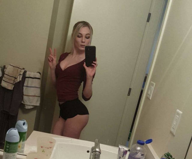 heres_twitchs_hottest_female_streamer_640_20