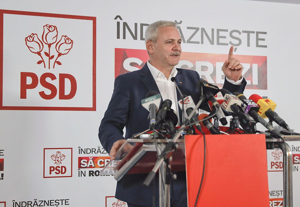 Liviu Dragnea, a román Szociáldemokrata Párt (PSD) elnöke sajtótájékoztatót tart Fotó: MTI/AP/Vadim Ghirda