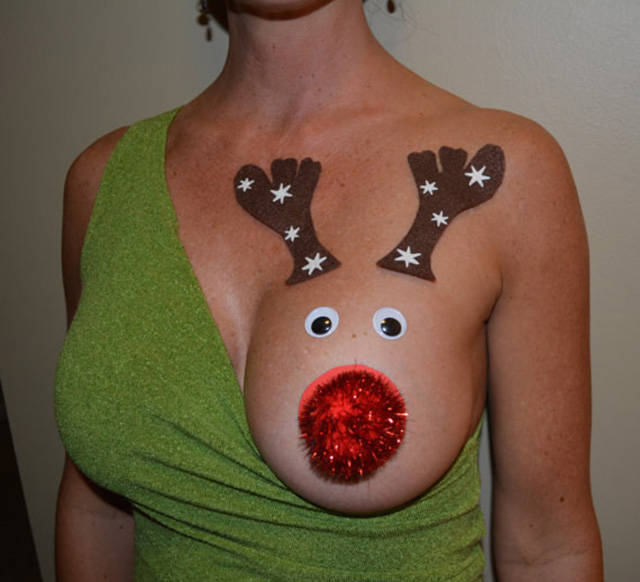 we_heard_you_like_christmas_and_boobs_640_11