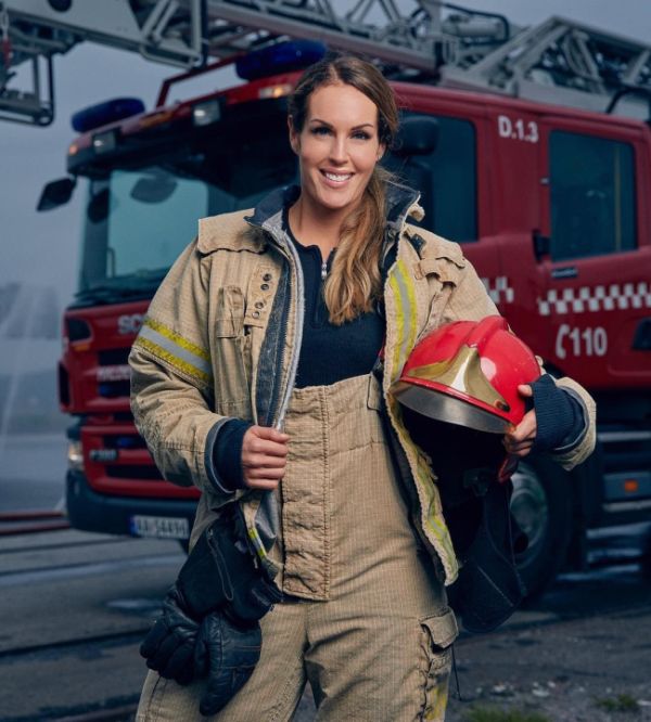 female_firefighter_05