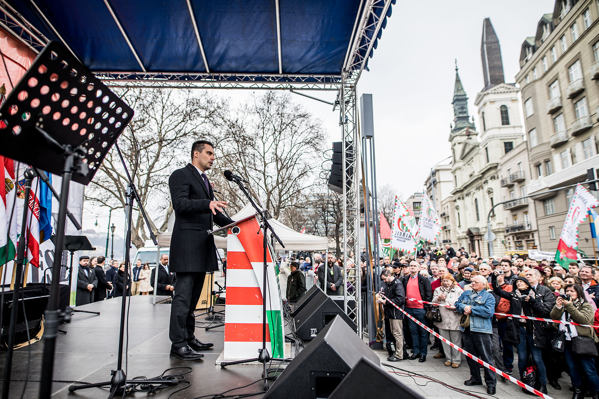 Ma sokan otthon hagyták az eszüket: Orbán bakizott, a Jobbik csokizott, Majtényi beverte a fejét 1