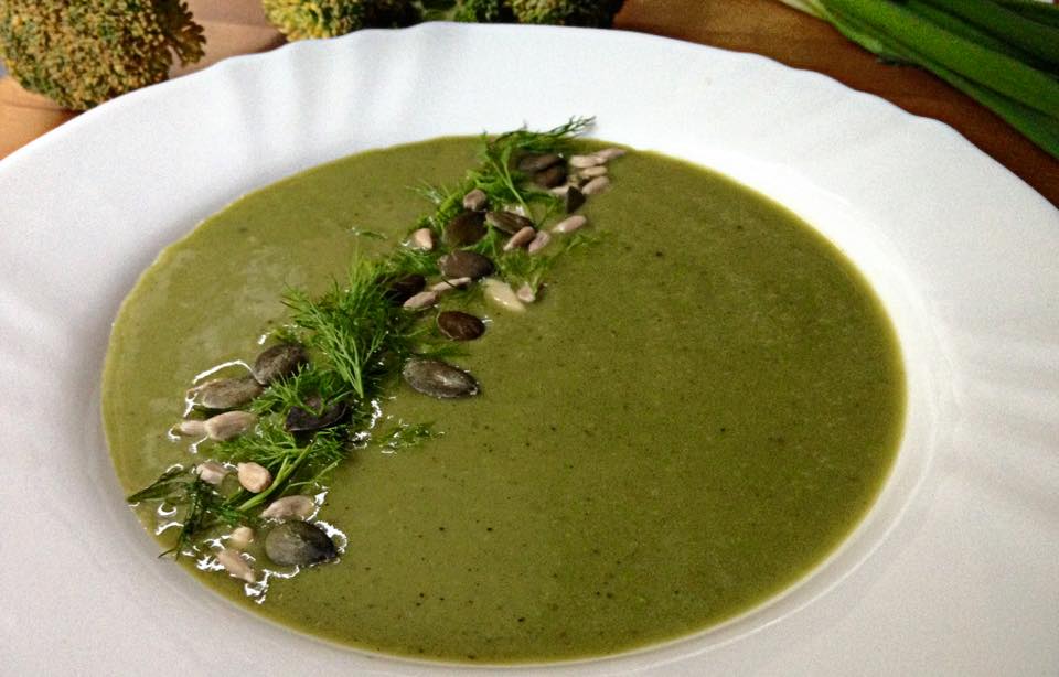 Brokkoli-édeskömény leves