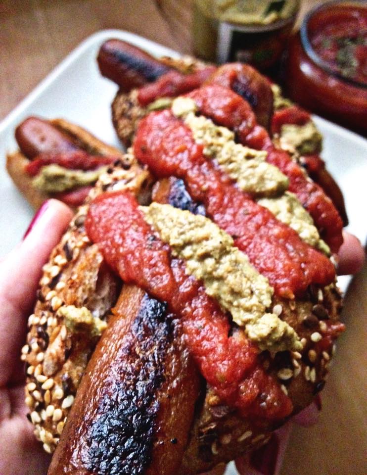 Sárgarépa hot dog házi ketchuppal. Fotó: Kardamom