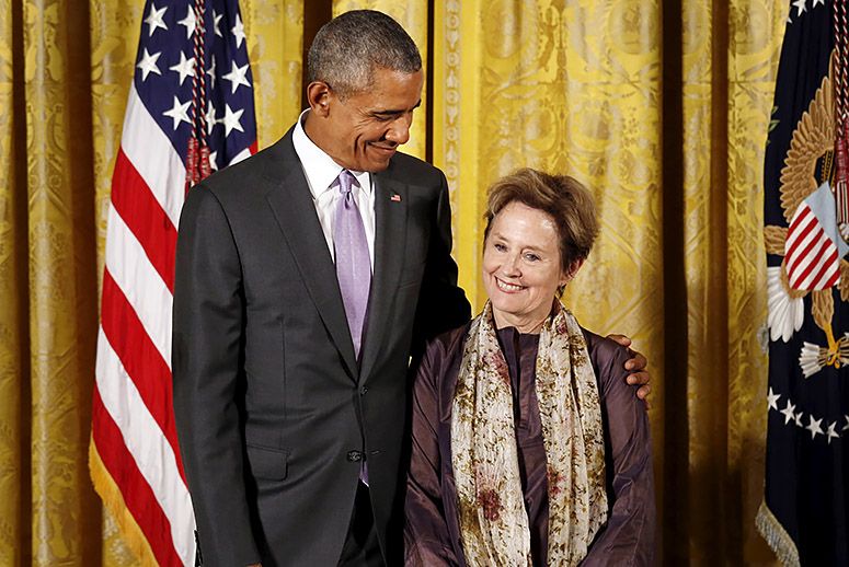 Obama Honors Alice Waters With National Humanities Medal. Fotó: //www.takepart.com/