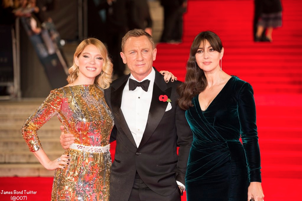 Daniel Craig és a Bond-lányok, Lea Seydoux (bal) és Monica Bellucci (jobb) Forrás: James Bond Twitter