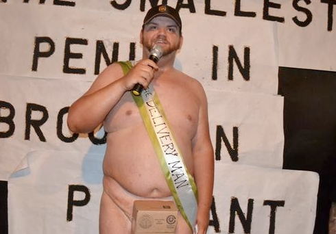 Büszke magára a legkisebb pénisz verseny győztese | hu