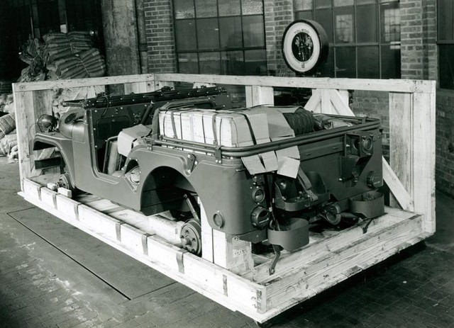 M38A1_Jeep_crate_2.sized